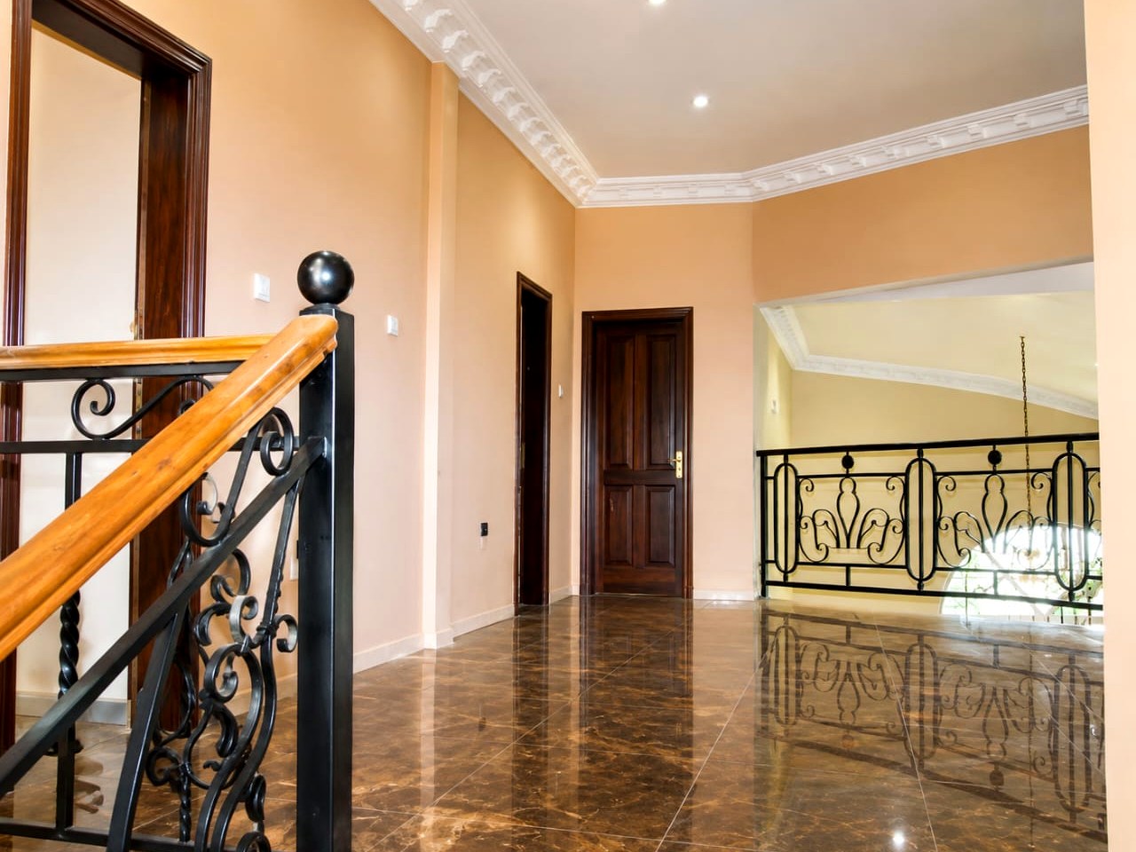 First-floor landing and balustrade